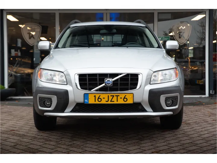 Volvo XC70 2.4 D5 Kinetic  Image 2