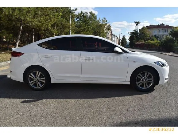 Hyundai Elantra 1.6 CRDi Style Plus Image 3